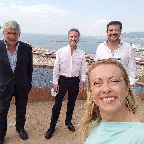 Regionali: Caldoro con Meloni, Tajani e Salvini da Vietri sul Mare: «Noi uniti, evidente differenza con sinistra» [VIDEO]