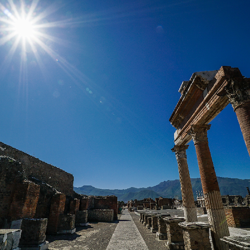 Riaprono gli scavi di Pompei: percorsi prestabiliti e turni da 40 persone