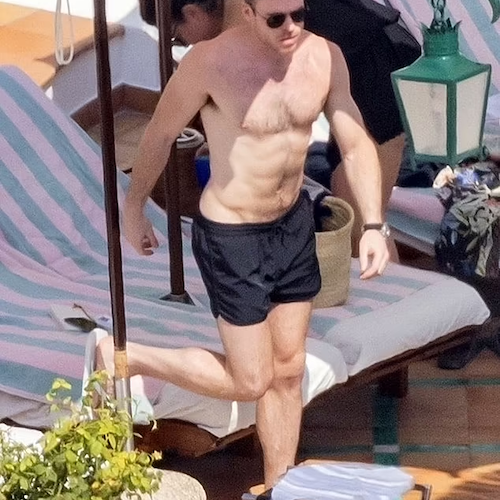 Richard Madden a Positano, relax per l'attore de "Il Trono di Spade" e di "Eternals" prima del Giffoni Film Festival 