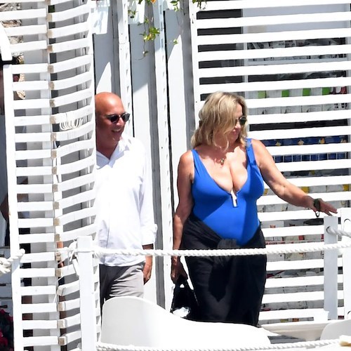 Ricky Tognazzi e Simona Izzo paparazzati su "Nuovo" all’Otium Spa di Minori