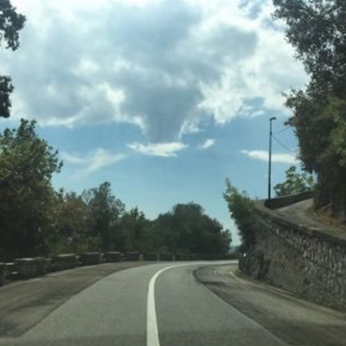 Rifacimento asfalto tra Vietri e Cetara genera caos viabilità /FOTO