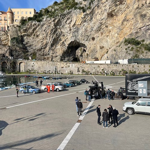 "Ripley's Game" torna in Costiera Amalfitana, la troupe di base a Maiori: traffico sulla SS163 per i ciak