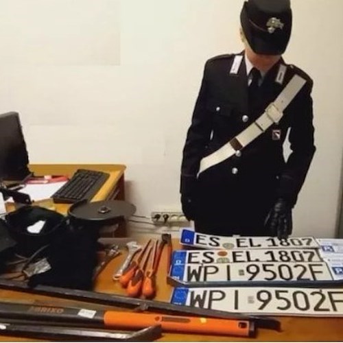 Ritrovata in provincia di Parma l’auto rubata a gennaio in Costa d’Amalfi: conducente riesce a fuggire