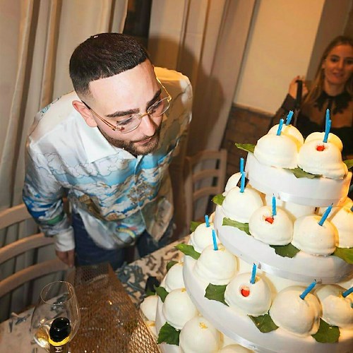 Rocco Hunt, party esclusivo per i suoi 28 anni: la torta è realizzata dalla Pasticceria Pansa 