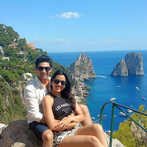 Ruslaan Mumtaz in Costiera: l'attore di Bollywood in vacanza tra Positano e Capri