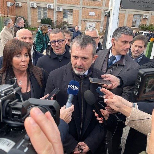 Salerno, Delmastro visita il carcere di Fuorni e annuncia investimenti per sovraffollamento e sicurezza agenti