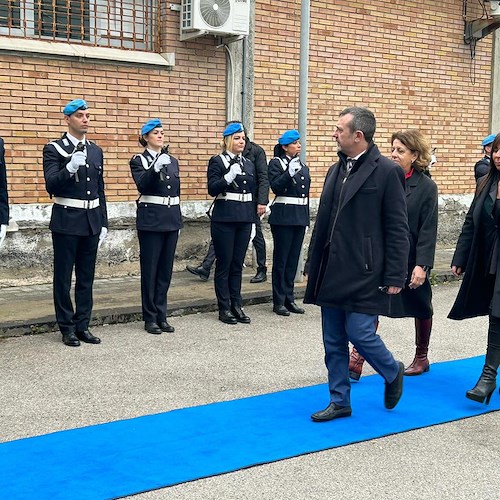 Salerno, Delmastro visita il carcere di Fuorni e annuncia investimenti per sovraffollamento e sicurezza agenti