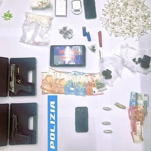 Salerno, due arresti per spaccio di droga: sequestrati oltre un chilo di cocaina e un’arma clandestina