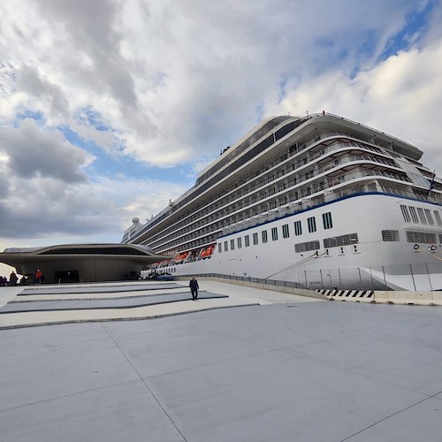 Salerno, la nave Riviera inaugura la nuova stagione crocieristica 