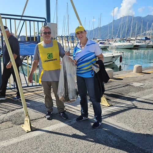 Salerno naviga verso un futuro più pulito: l'Iniziativa 'Puliamo il Mare' mobilita la comunità