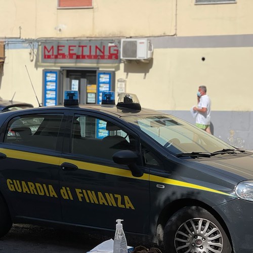 Salerno, sospeso per un anno Luogotenente Guardia di Finanza per corruzione