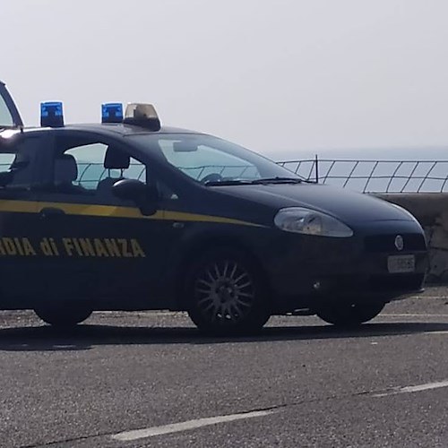 Salerno, sospeso per un anno Luogotenente Guardia di Finanza per corruzione