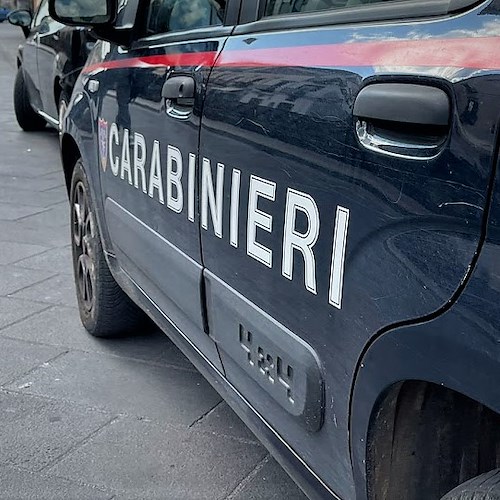 Salerno: tenta il suicidio ingerendo lamette da barba. Carabinieri gli salvano la vita