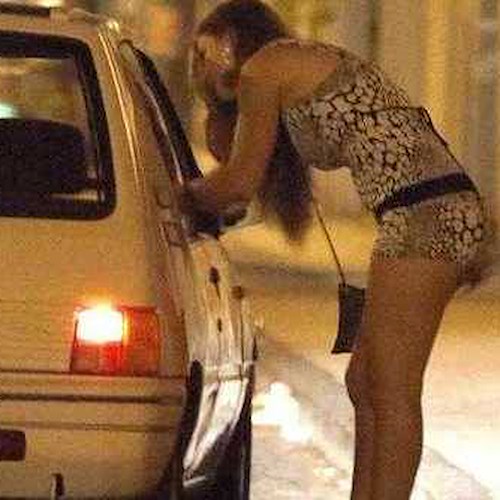 Salerno: tentano di rapinare prostituta, arrestati 2 giovani