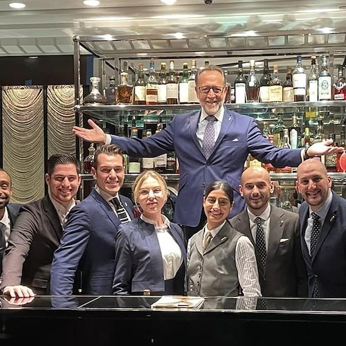 Salvatore Calabrese inaugura il Velvet del Corinthia di Londra: «Un bar è come un grande teatro, benvenuti nel nostro»