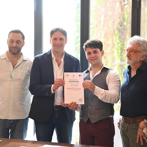 Salvatore Russo è il vincitore del Simposio “Processi Scultorei a Positano”: la sua opera acquisita al patrimonio comunale