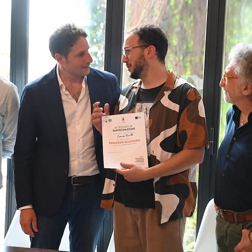 Salvatore Russo è il vincitore del Simposio “Processi Scultorei a Positano”: la sua opera acquisita al patrimonio comunale