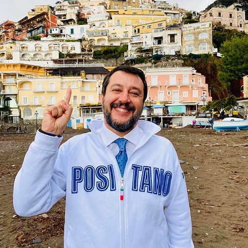 Salvini a Positano: pranzo da Chez Black visita a Villa Romana e giro in spiaggia [FOTO]