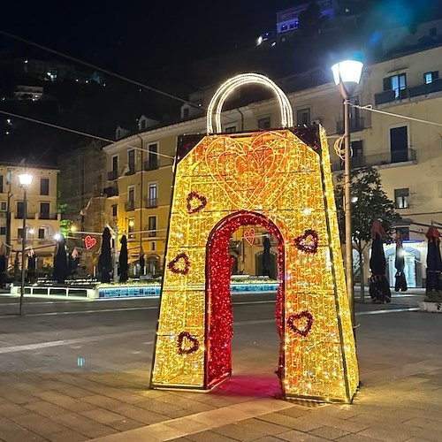 San Valentino a Vietri sul Mare con le luminarie e un contest fotografico 