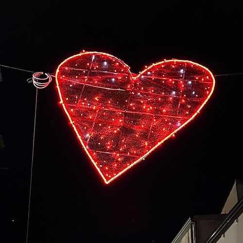 San Valentino a Vietri sul Mare con le luminarie e un contest fotografico 