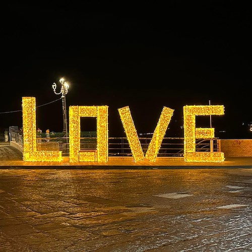 San Valentino a Vietri sul Mare con le luminarie e un contest fotografico 