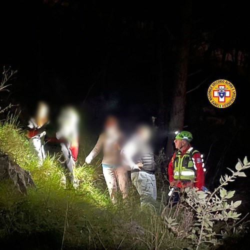 Sarno, smarriscono il sentiero durante un'escursione: salvati dal CNSAS della Campania