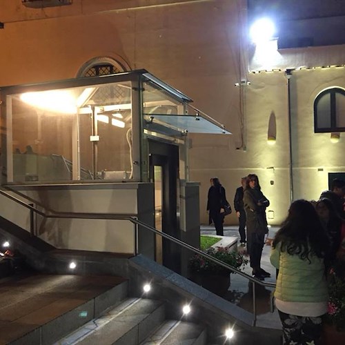 Scala che cambia davvero: inaugurata la piazza San Lorenzo, un balcone che guarda oltre /FOTO e VIDEO