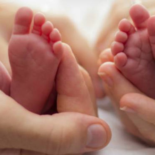 Scala, gemellini nati prematuri: l'arrivo a casa dopo 4 mesi