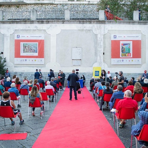 Scala, i due francobolli del Beato Gerardo Sasso riprodotti su ceramiche di Casola [FOTO]