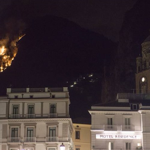 Scala: vasto incendio a Punta d’Aglio, danni anche a vegetazione Valle delle Ferriere