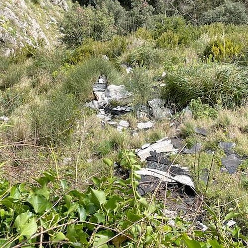 Scarico abusivo di rifiuti edili a Furore, vallone in località Bottara come una discarica a cielo aperto
