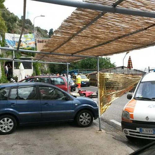 Scontro fatale sulla strada a Conca dei Marini, muore un centauro /FOTO