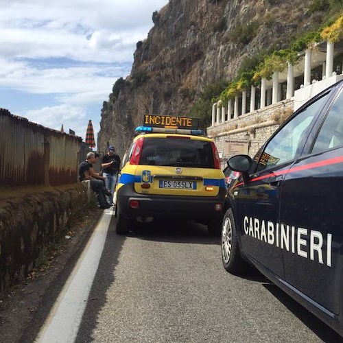 Scontro fatale sulla strada a Conca dei Marini, muore un centauro /FOTO