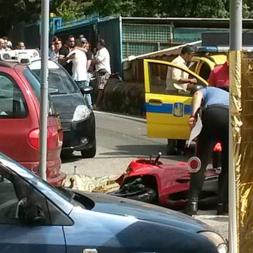 Scontro fatale sulla strada a Conca dei Marini, muore un centauro /FOTO