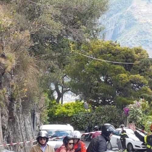 Scoppia condotta del gas sull'Amalfitana, paura e caos a Marmorata. Strada chiusa, traffico in tilt [FOTO]
