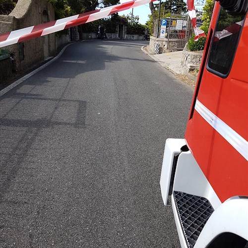 Scoppia condotta del gas sull'Amalfitana, paura e caos a Marmorata. Strada chiusa, traffico in tilt [FOTO]