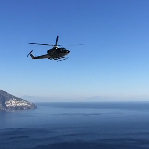 Sfonda il muretto e finisce nella scarpata: tragedia sfiorata sulla SS163 Amalfitana /FOTO
