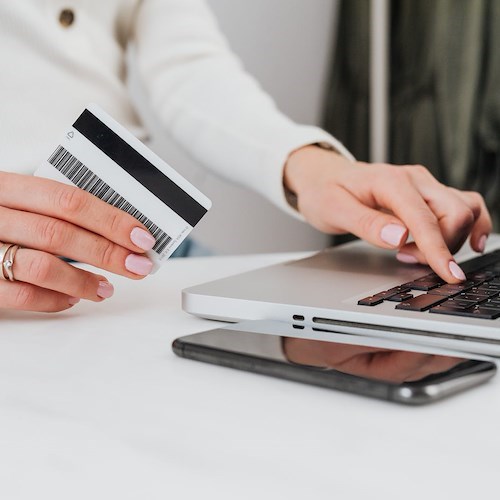 Si acquista sempre di più online: nel 2023 l’eCommerce raggiunge un valore di 54 miliardi di euro 