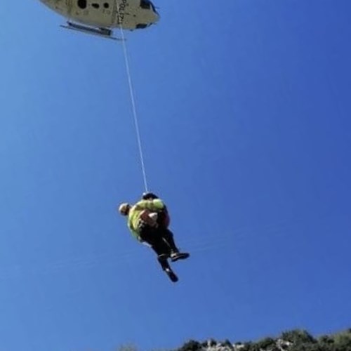 Si procura lesione a caviglia mentre fa trekking ad Agerola, turista recuperata con elicottero