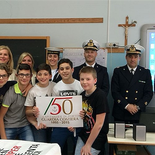 Sicurezza in mare e salvaguardia ambientale: alunni di Amalfi a lezione con militari Capitaneria Porto