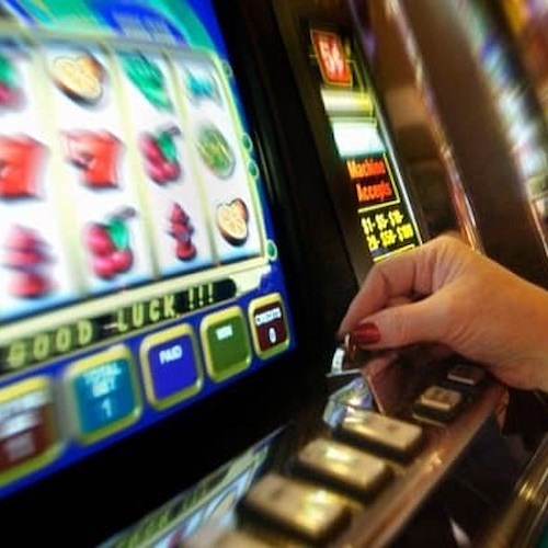 Slot machines e Videolottery, dati allarmanti in Costiera Amalfitana: nel 2016 giocati 17,56 milioni di euro 