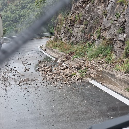 Smottamenti a causa della pioggia battente in Costa d'Amalfi, Protezione civile proroga allerta meteo