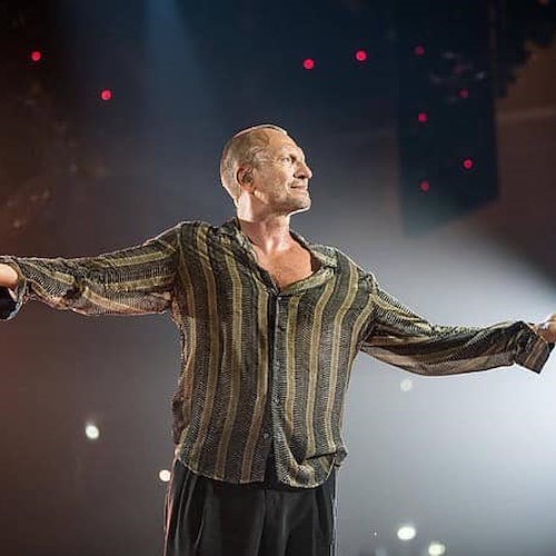 Sold out al PalaSele per il ritorno di Biagio Antonacci, che festeggia i 30 anni di carriera