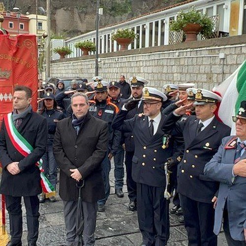Sorrento, nel giorno di Santa Barbara insigniti due operatori del porto che salvarono un giovane