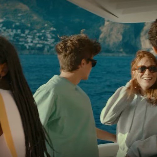 "Sotto il sole di Amalfi", dal 13 luglio su Netflix il sequel del fortunato film ambientato a Riccione