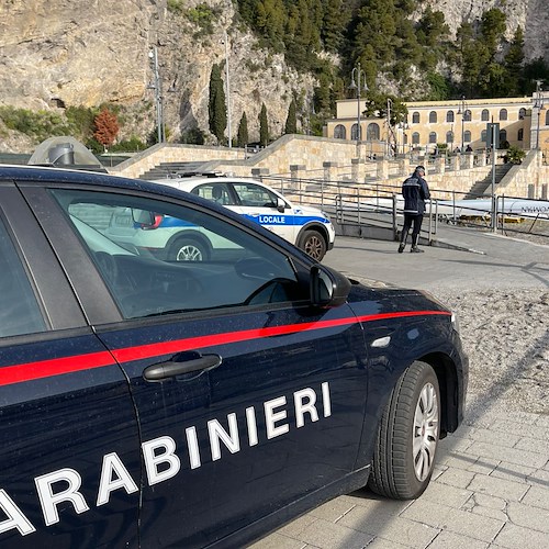 Spara contro caserma Carabinieri e si autodenuncia, arrestato uomo a Maiori