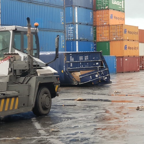Spettacolare tromba marina tra Salerno e Vietri. Danni al porto [FOTO]