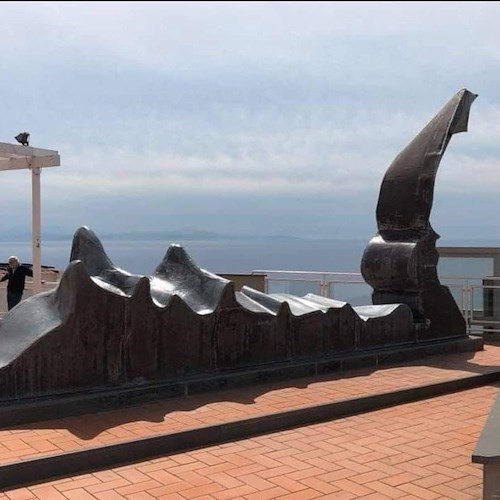 Spostamento de “La Vela” di Furore, gli eredi dello scultore Mazzella si oppongono