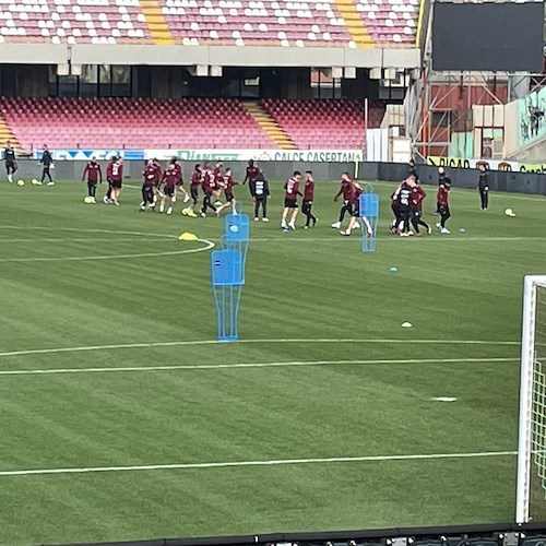 Stadio Arechi, allenamento a porte aperte, più di mille tifosi granata a supportare la squadra /foto /video
