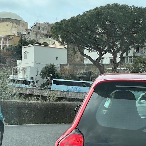 Stamani alle 7 già bloccato il traffico sulla Statale "Amalfitana", Gagliano: «Necessari interventi radicali»